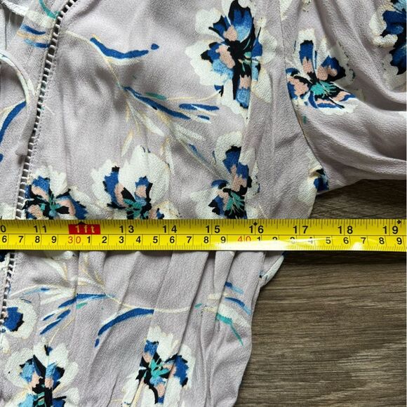 ASTR the Label Anthropologie Long Sleeve Gray Blue Floral Romper size Large - Picture 9 of 10